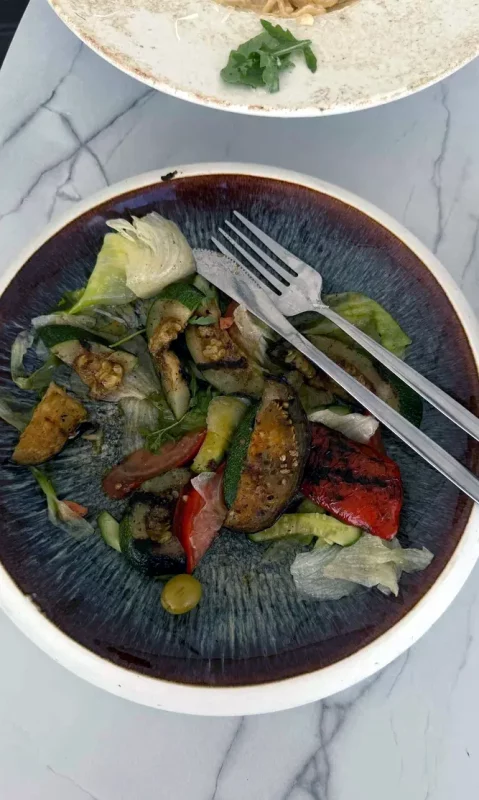 «Мне сорамна чалавека прывесці сюды». Блогерка з Расіі прыйшла ў кафэ на даху гродзенскага ЦУМа і выклікала хвалю гнеўных водгукаў