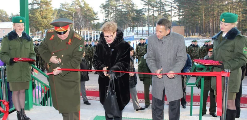 Урачыстае адкрыццё рэканструяванай казармы ў навучальным цэнтры Інстытута пагранічнай службы ў Смаргоні. Фота: euprojects.by