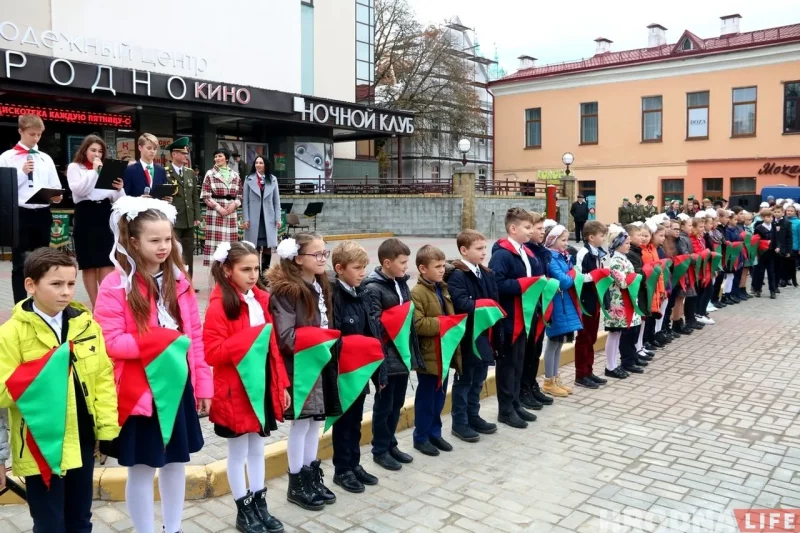 Гродзенскіх школьнікаў прымаюць у піянеры. Кастрычнік 2019