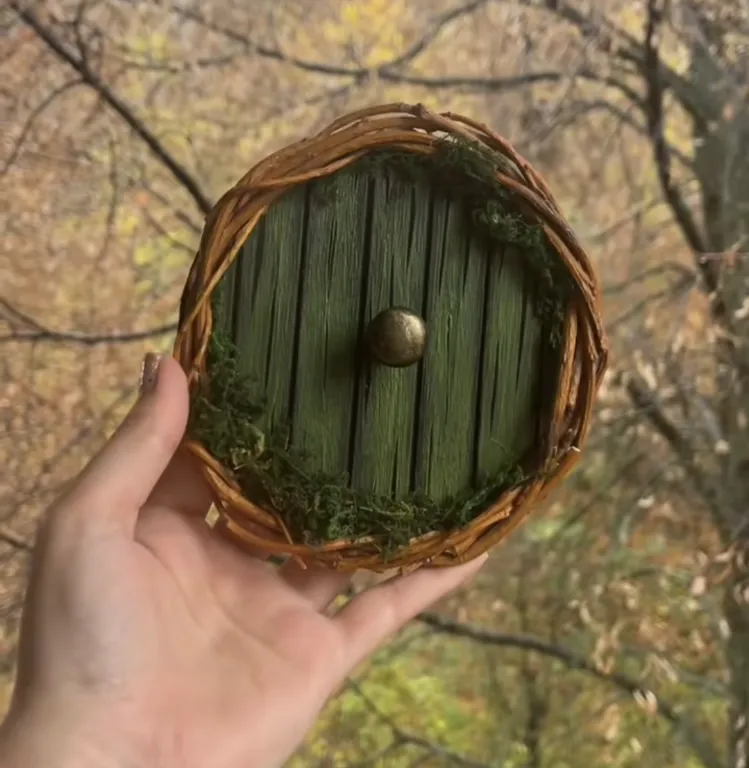 Лістапад у банку, стракозы з "носікаў" і мухаморы з жалудоў: 12 восеньскіх вырабаў для школы і дзіцячага сада - ад простых да складаных