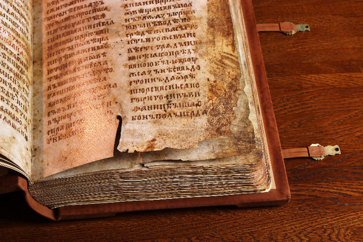 "Летучая мышь". Как на гродненском "Кажане" шьют модные сумки и переплетают старые книги