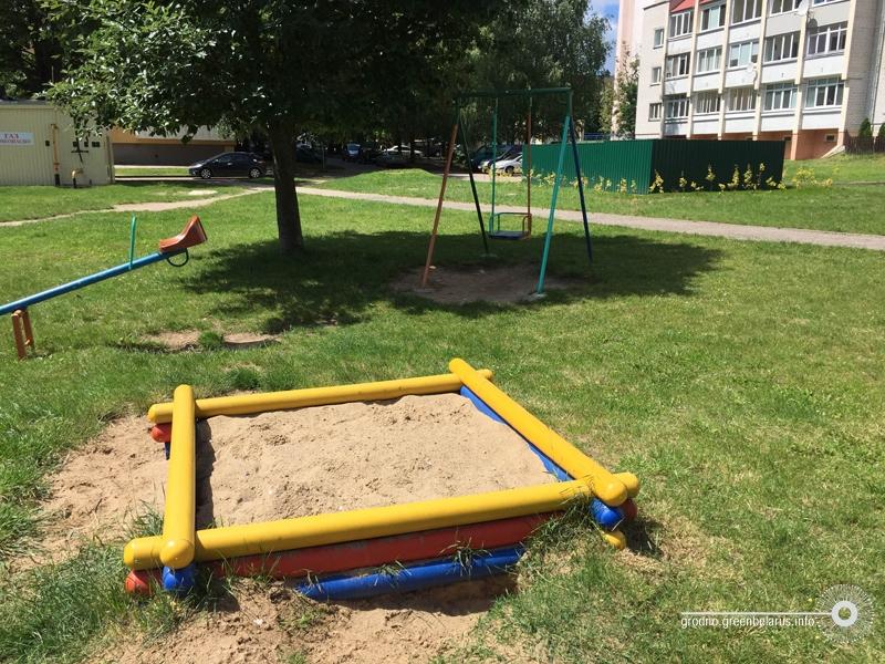 Вид из окна на 24 мусорных контейнера: топ самых неудачных мест для мусорок в Гродно