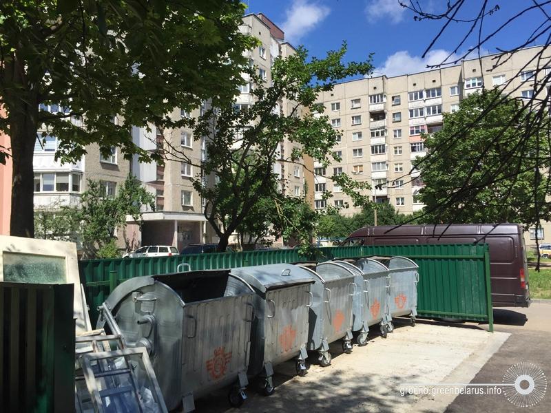 Вид из окна на 24 мусорных контейнера: топ самых неудачных мест для мусорок в Гродно