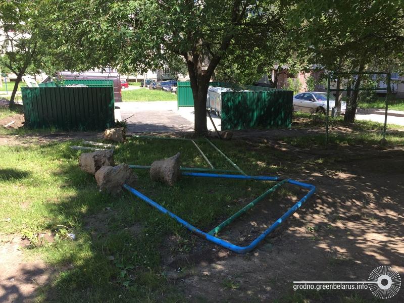 Вид из окна на 24 мусорных контейнера: топ самых неудачных мест для мусорок в Гродно