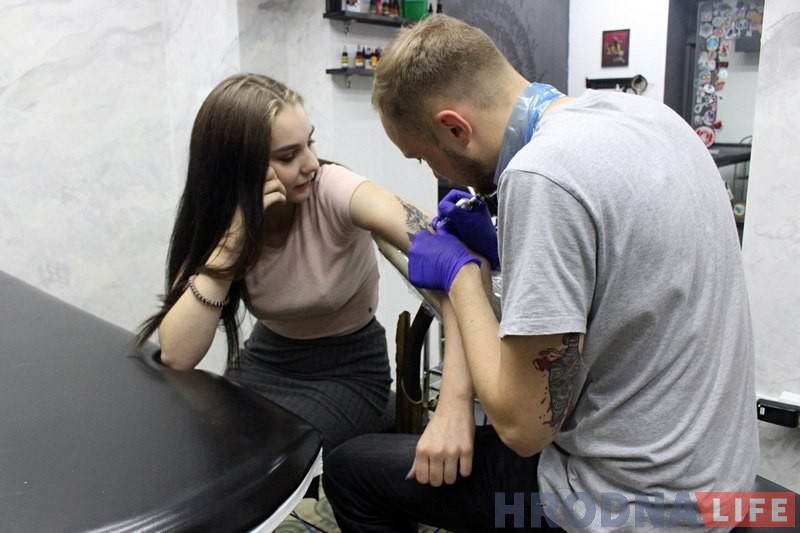 "Объединили усилия и собрались на одной площадке". В Гродно открылась тату студия "Храброе сердце"
