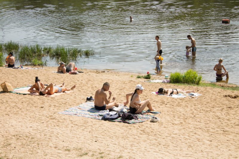 Отремонтируют навесы, скамейки, душевые кабинки. Как пляжи в Гродно готовят к купальному сезону 2024?