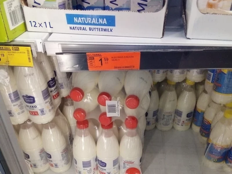 "В Польше можно ежедневно принимать молочные ванны". Белорусы поспорили в Facebook о цене молока