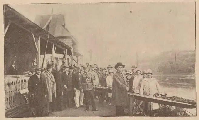 Торжественное открытие нового здания причала в Гродно в 1928 году. Присутствует глава Военного округа Александр Литвинович. Фото из журнала Sport Wodny, 1928 год, № 13.