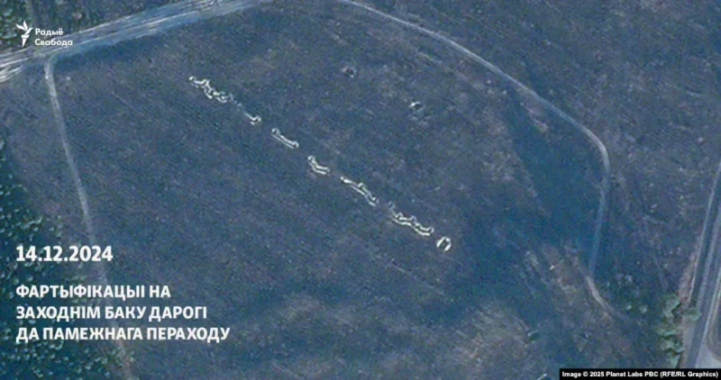 Спутниковый снимок траншей западнее дороги к пограничному переходу «Привалка»