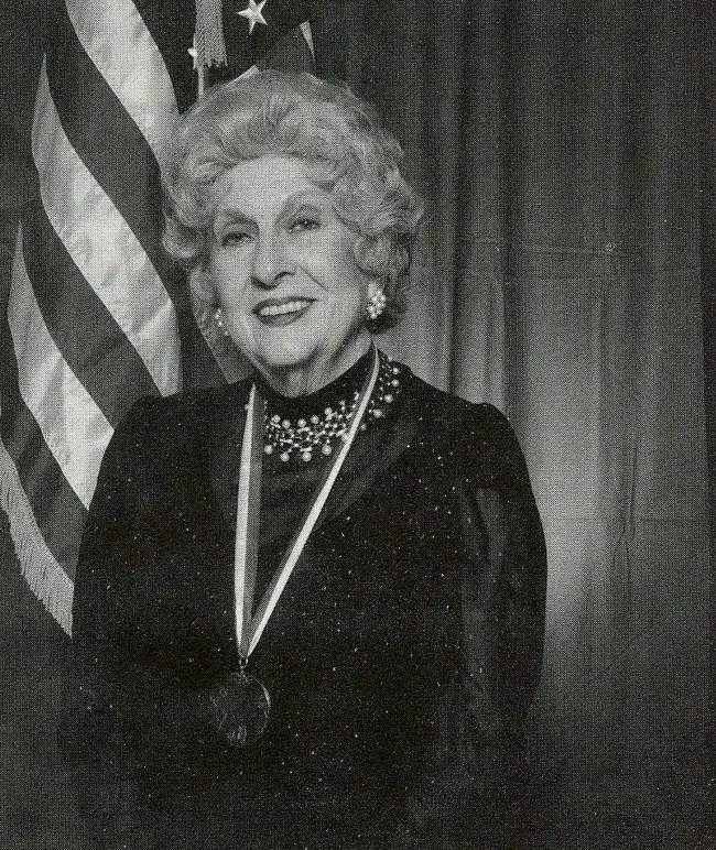 Роза Матус и ее дочь Дорис из компании Häagen-Dazs получили награды «Выдающийся предприниматель» от Национальной ассоциации женщин-предпринимательниц. Источник: generalmills.com