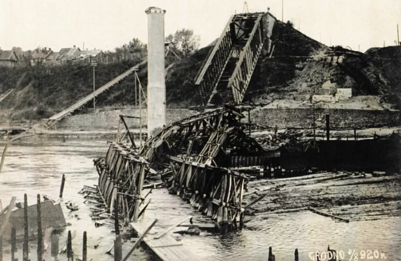 8.10.1920, Гродно. Разрушенный железнодорожный мост через Неман. Фото: Hrodna 11:27