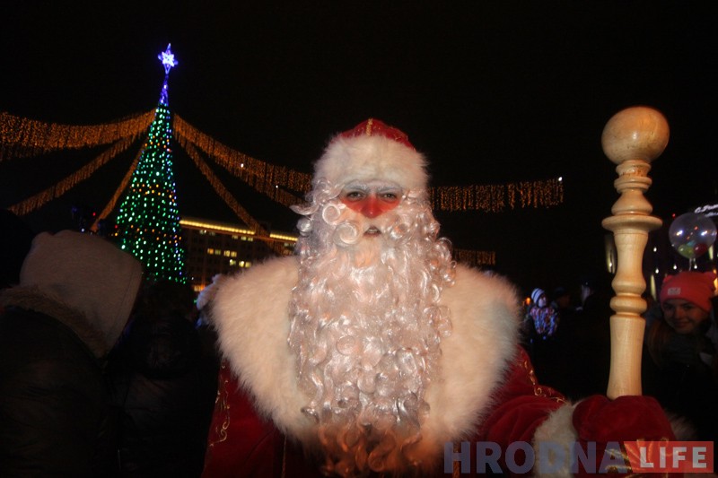 В Гродно прошло шествие сказочных персонажей во главе с Дедом Морозом В Гродно прошло шествие сказочных персонажей во главе с Дедом Морозом