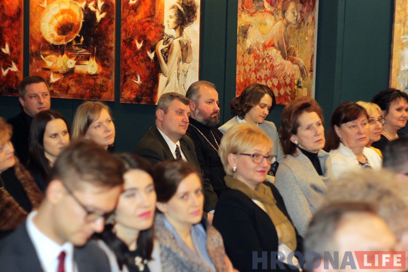 Польский оркестр сыграл концерт в Гродно и подарил чиновникам пиво Польский оркестр сыграл концерт в Гродно и подарил чиновникам пиво