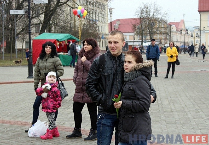 Гродненцы на улицах города 8 марта 2017 Гродненцы на улицах города 8 марта 2017