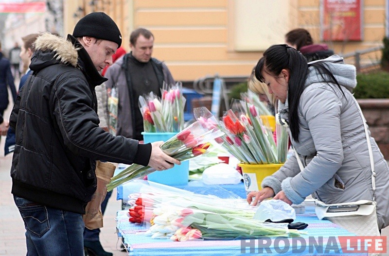 Гродненцы на улицах города 8 марта 2017 Гродненцы на улицах города 8 марта 2017