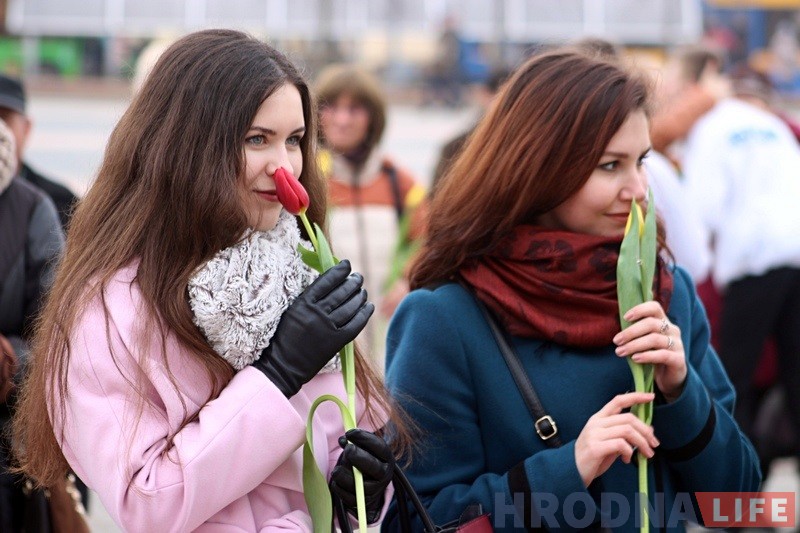 Гродненцы на улицах города 8 марта 2017 Гродненцы на улицах города 8 марта 2017