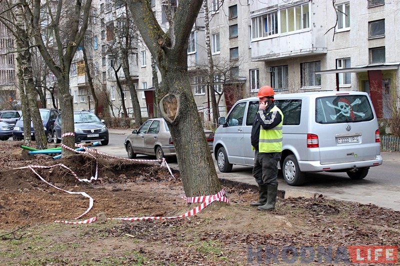 "Мусорные войны": жители Гая не дают коммунальщикам сделать площадку для контейнеров "Мусорные войны": жители Гая не дают коммунальщикам сделать площадку для контейнеров