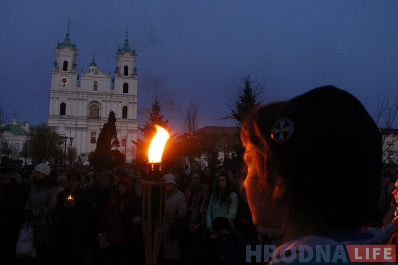 Сотни католиков прошли Крестный путь по центру Гродно Сотни католиков прошли Крестный путь по центру Гродно