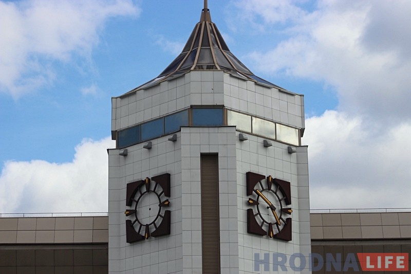 На железнодорожном вокзале Гродно большие часы отправили на ремонт На железнодорожном вокзале Гродно большие часы отправили на ремонт