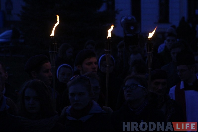 Сотни католиков прошли Крестный путь по центру Гродно Сотни католиков прошли Крестный путь по центру Гродно
