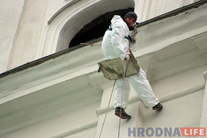 Фарный костел готовят к большой покраске: ее хватит на следующие 25 лет Фарный костел готовят к большой покраске: ее хватит на следующие 25 лет