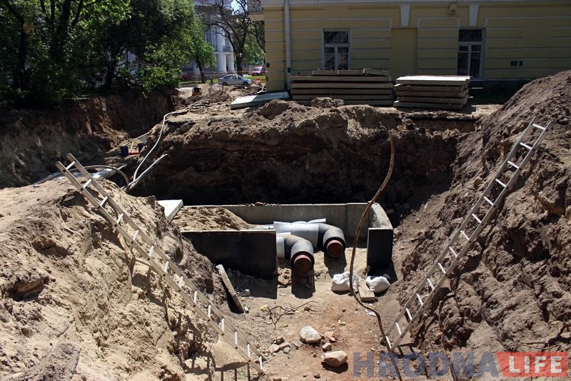 Археолог обследовал территорию возле Фары Витовта: черепица, кости животных и строительный мусор Археолог обследовал территорию возле Фары Витовта: черепица, кости животных и строительный мусор