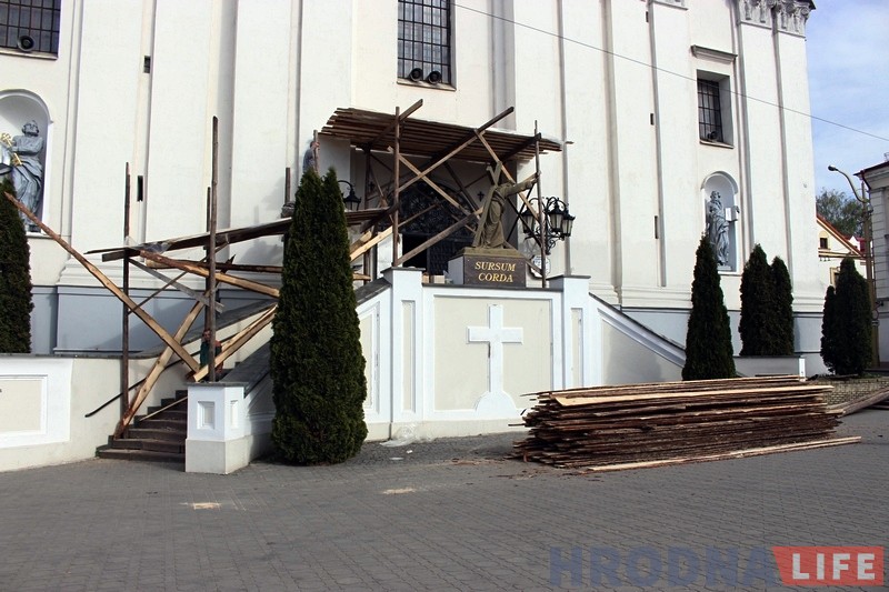 Фарный костел готовят к большой покраске: ее хватит на следующие 25 лет Фарный костел готовят к большой покраске: ее хватит на следующие 25 лет