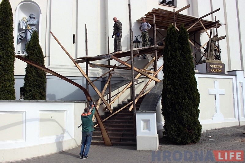 Фарный костел готовят к большой покраске: ее хватит на следующие 25 лет Фарный костел готовят к большой покраске: ее хватит на следующие 25 лет