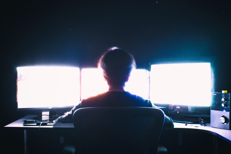 Хакер-домосед из Гродненщины похищал тысячи долларов. Его задержали с помощью бригады "скорой" Хакер-домосед из Гродненщины похищал тысячи долларов. Его задержали с помощью бригады "скорой"