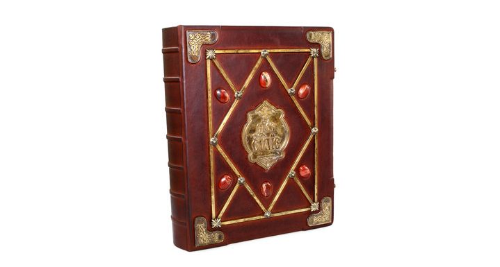 "Летучая мышь". Как на гродненском "Кажане" шьют модные сумки и переплетают старые книги