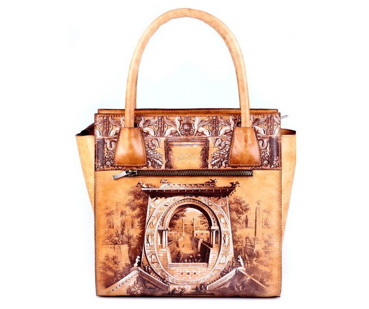 "Летучая мышь". Как на гродненском "Кажане" шьют модные сумки и переплетают старые книги