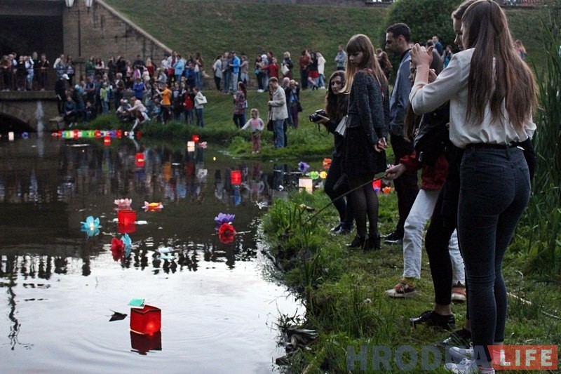 В парке Жилибера в Гродно прошел фестиваль водных фонариков В парке Жилибера в Гродно прошел фестиваль водных фонариков
