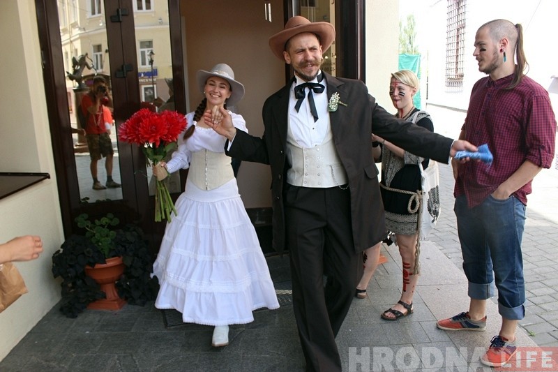 "Так интереснее". Гродненцы отметили свадьбу в стиле Дикого Запада "Так интереснее". Гродненцы отметили свадьбу в стиле Дикого Запада