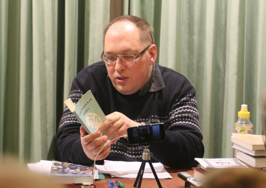 Российского историка Петра Рябова, которого задерживали в Гродно, депортировали из Беларуси Российского историка Петра Рябова, которого задерживали в Гродно, депортировали из Беларуси