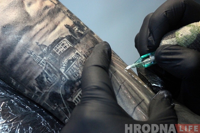 "Память о городе, где я родился и вырос". Житель Гродно сделал татуировку с панорамой родного города "Память о городе, где я родился и вырос". Житель Гродно сделал татуировку с панорамой родного города