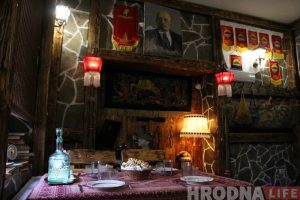 «Не все поймут, но многие вспомнят». Гродненская семья открывает в Коробчицах бар «Товарищ», где можно "вернуться" в СССР 