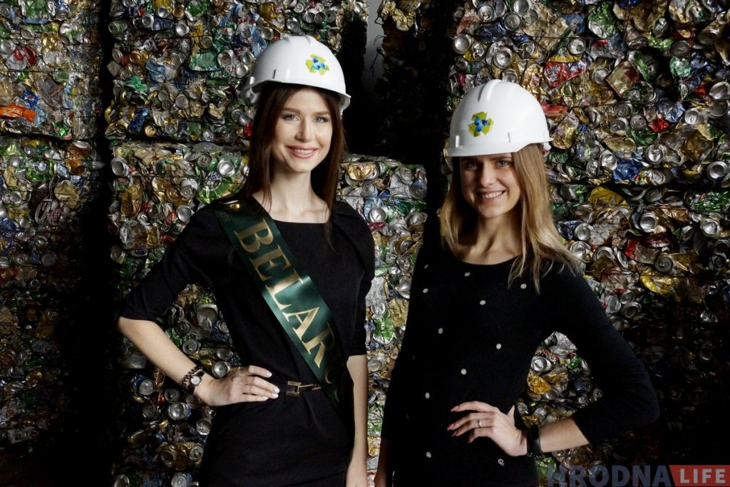 Королевы красоты сортируют отходы! Первая белоруска на конкурсе Мисс Земля и первая Мисс Гродненского ЖКХ стали за конвейер мусоросортировочного завода