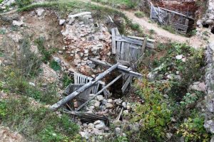 "Помещения в подвале Княжеской башни разваливались быстро". Посмотрите на башню Кревского замка до и после консервации