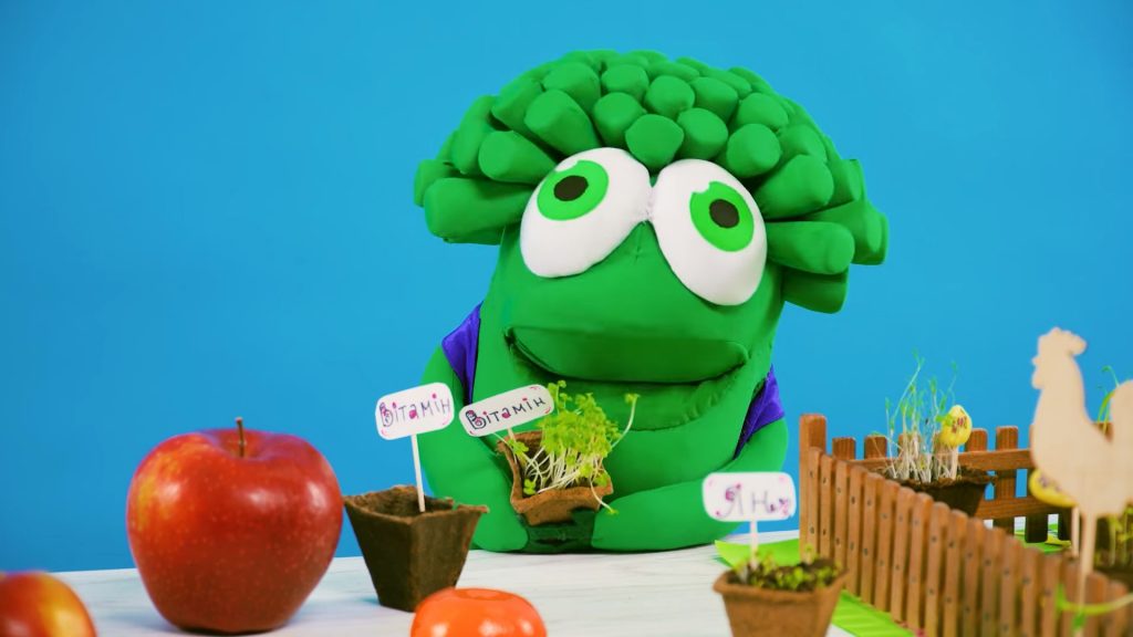 Выращивать растения и учить мову: «Евроопт» запустил необычный блог Витамина и Яна