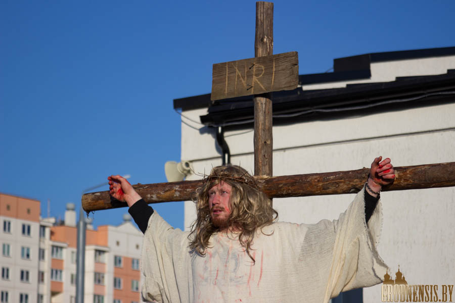 Фотофакт: на Ольшанке впервые прошел театрализованный Крестный путь Фотофакт: на Ольшанке впервые прошел театрализованный Крестный путь