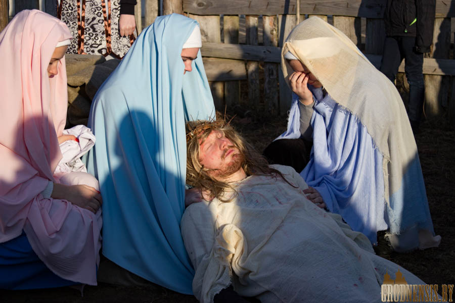 Фотофакт: на Ольшанке впервые прошел театрализованный Крестный путь Фотофакт: на Ольшанке впервые прошел театрализованный Крестный путь