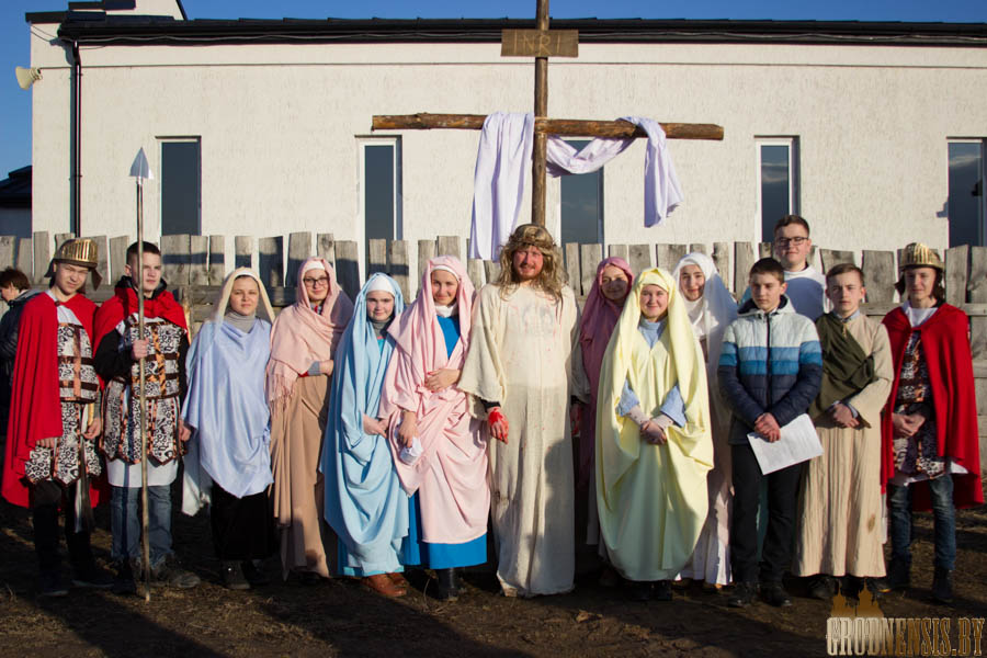 Фотофакт: на Ольшанке впервые прошел театрализованный Крестный путь Фотофакт: на Ольшанке впервые прошел театрализованный Крестный путь