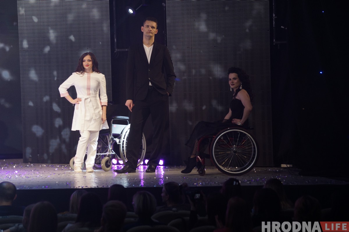 "Они испортят праздник" или "В этой одежде люди"? Модели с инвалидностью впервые в Беларуси приняли участие в модном шоу "Они испортят праздник" или "В этой одежде люди"? Модели с инвалидностью впервые в Беларуси приняли участие в модном шоу