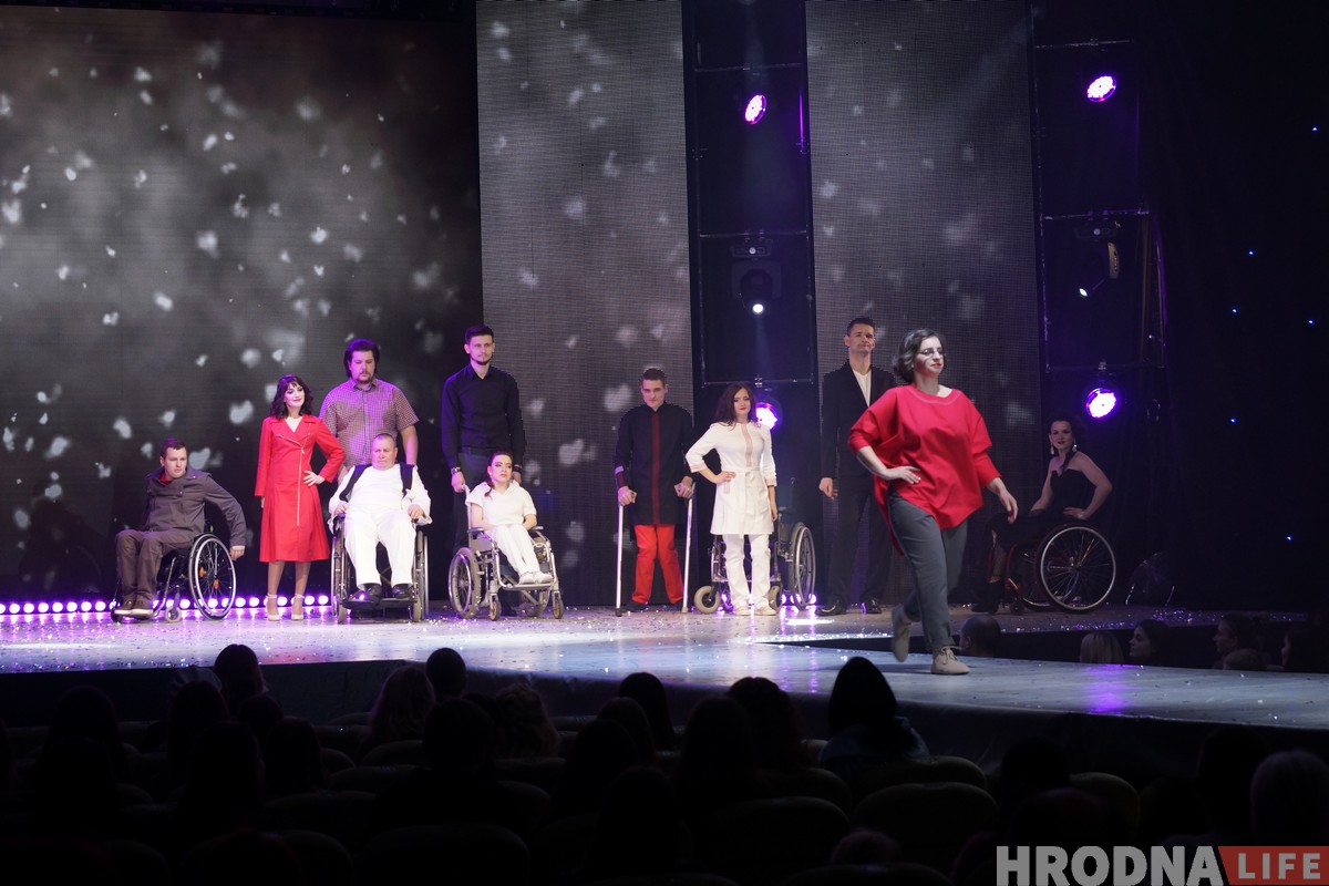 "Они испортят праздник" или "В этой одежде люди"? Модели с инвалидностью впервые в Беларуси приняли участие в модном шоу "Они испортят праздник" или "В этой одежде люди"? Модели с инвалидностью впервые в Беларуси приняли участие в модном шоу