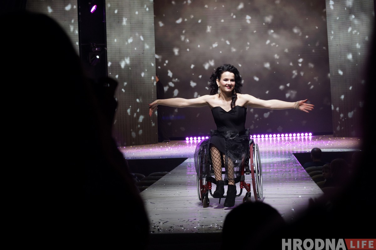 "Они испортят праздник" или "В этой одежде люди"? Модели с инвалидностью впервые в Беларуси приняли участие в модном шоу "Они испортят праздник" или "В этой одежде люди"? Модели с инвалидностью впервые в Беларуси приняли участие в модном шоу