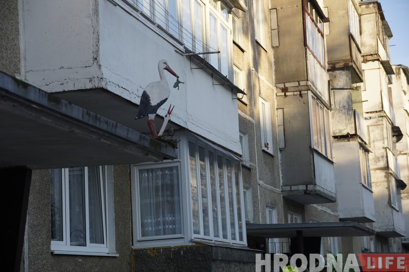 Постмодерн своими руками. Как украшают дворы на районах в Гродно и не только Постмодерн своими руками. Как украшают дворы на районах в Гродно и не только