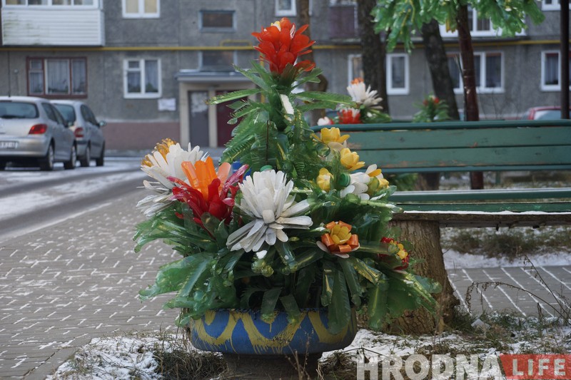 Постмодерн своими руками. Как украшают дворы на районах в Гродно и не только Постмодерн своими руками. Как украшают дворы на районах в Гродно и не только