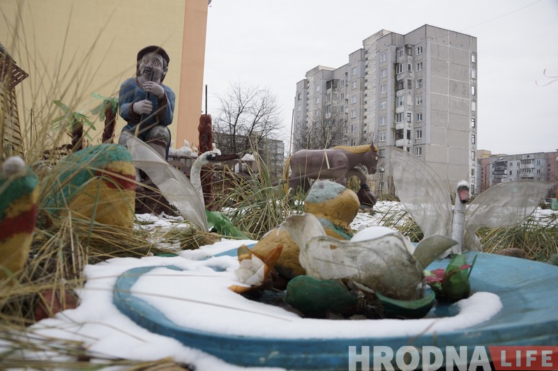 Постмодерн своими руками. Как украшают дворы на районах в Гродно и не только Постмодерн своими руками. Как украшают дворы на районах в Гродно и не только