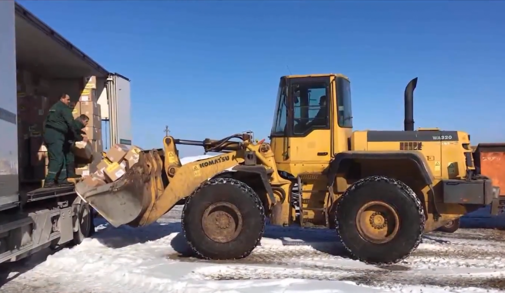 Литовская таможня показала, что делает с тоннами конфискованных сигарет (видео)