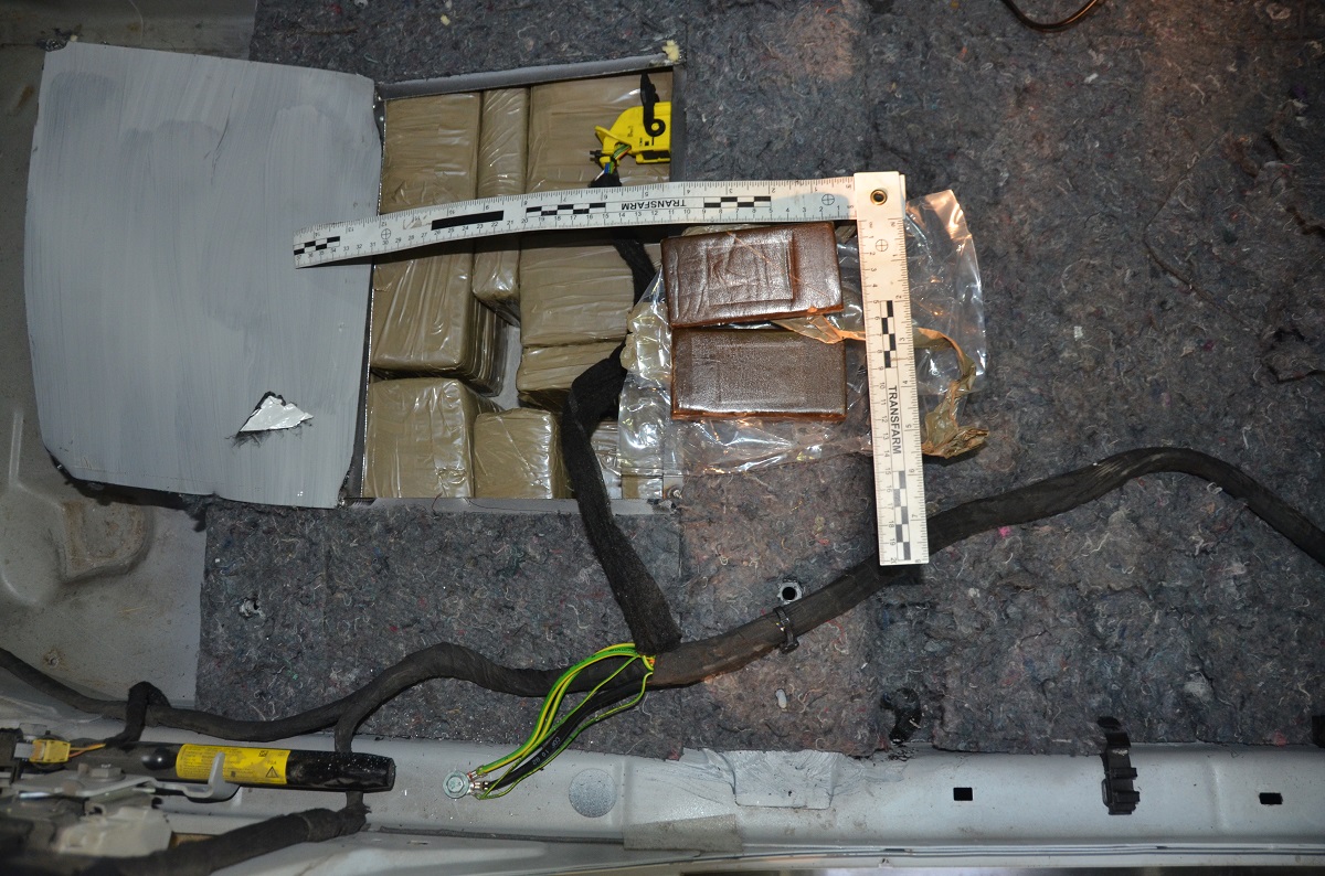 114 килограмм! Рекордную контрабанду гашиша конфисковали в Кузнице у россиянина 114 килограмм! Рекордную контрабанду гашиша конфисковали в Кузнице у россиянина